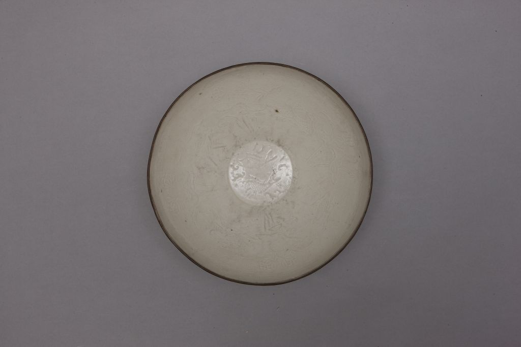 图片[2]-Dingyao white glaze bowl with mandarin duck, egret and lotus patterns-China Archive
